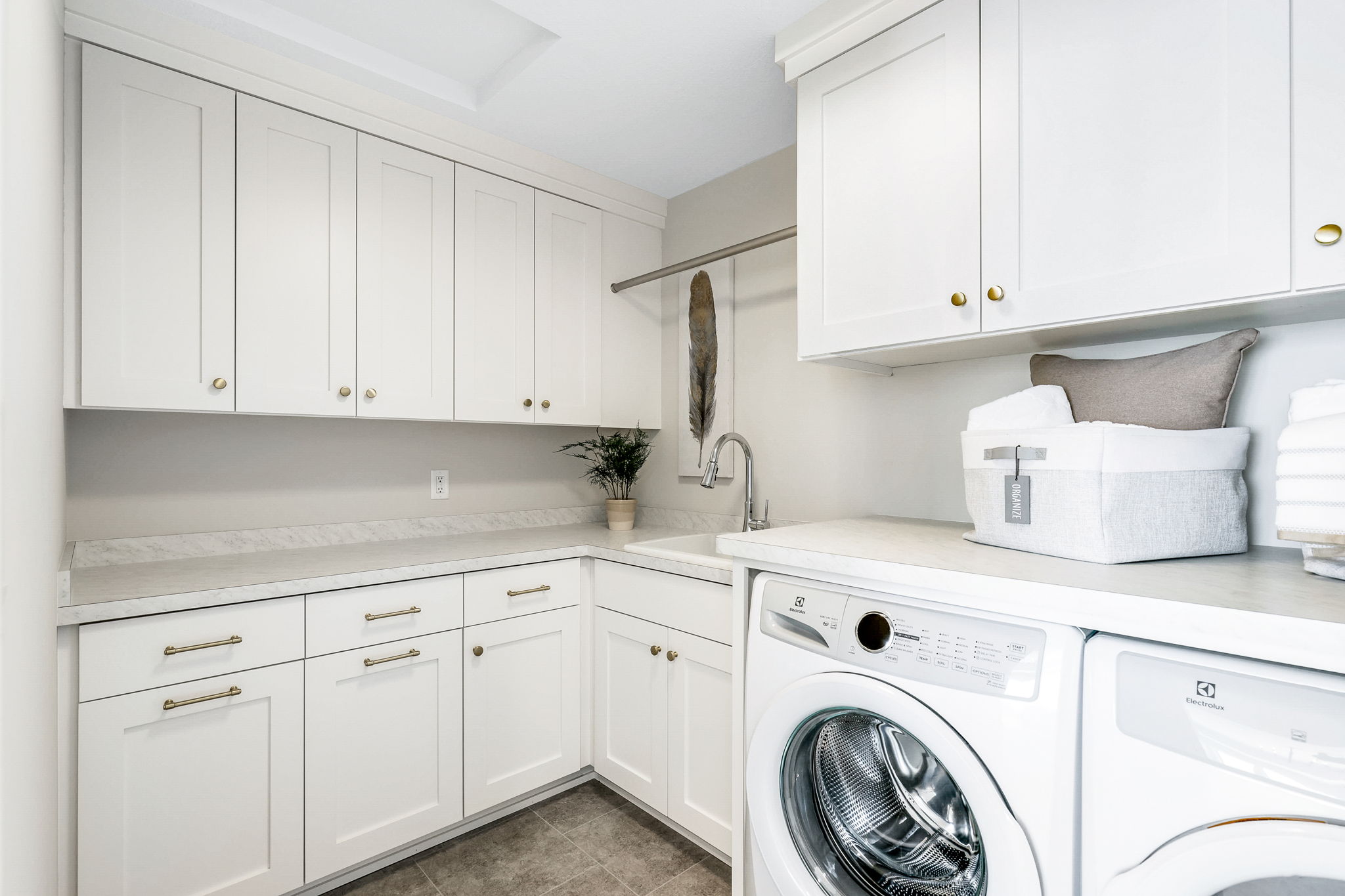7972-207th-street-east-credit-river-mn-laundry-room